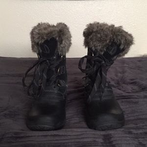 Brand :Khombu (winter snow boots)